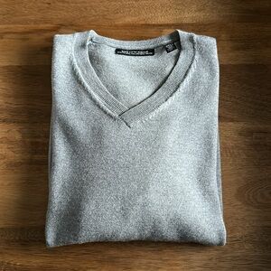 Saks 5th Ave grey v neck long sleeve sweater 100% extra fine merino Wool size M